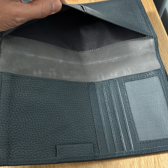 Abercrombie & Kent Pebble Dark Navy Long Passport ID Wallet - gently used - Picture 8 of 10